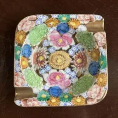 ￼九谷焼の花柄がきれいな陶磁器製の灰皿