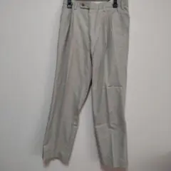 ベージュ プリーツ入り スラックス ユニクロ　イージーケアツータックチノ