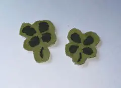 四葉のクローバー刺繍 2点　アップリケ