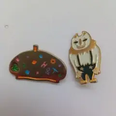 ユニークなキャラクターピンバッジ2点セット