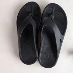 OOFOS 黒 サンダル リカバリー技術