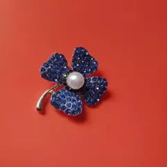 25814❤新品 青いクリスタル クローバーブローチ