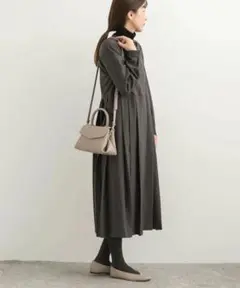 サイドプリーツ切替ワンピース　アーバンリサーチドアーズ