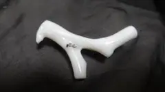 1白サンゴーブローチ