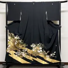 ラインストーンが使用された金箔や金彩の黒留袖 着物