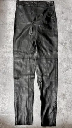 ZARA ブラックフェイクレザー パンツ XS