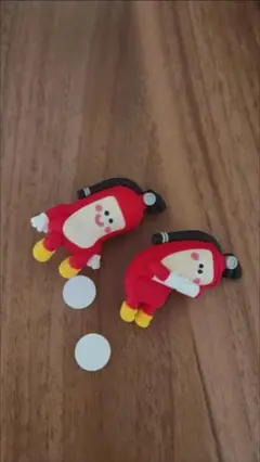 樹脂製赤いキャラクター2体セット
