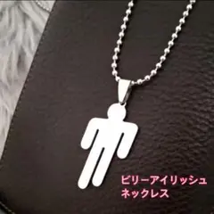 US公式　ビリーアイリッシュ　タグ　ネックレス シルバー　ブロッシュ Accessories - Billie Eilish Store CA