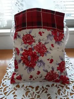 美品ローラアシュレイのポーチ巾着