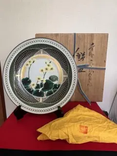 芸術員会員 武腰敏昭作 『色絵九谷 山茶花文』飾皿 約31.5cm 管理K362 芸術員会員 武腰敏昭作 『色絵九谷 山茶花文』飾皿 約31.5cm