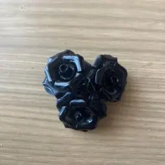黒いバラのブローチ