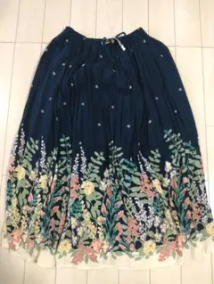 ネイビー 花柄刺繍 フレアスカート