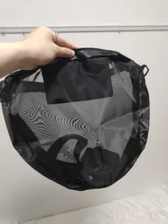 黒いメッシュボールバッグ