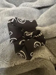 ロゴ入り黒シュシュ CHANEL シャネル