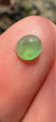 純天然一切の処理なし . 極めて鮮やかな晴れグリーンオーバルカットルース石