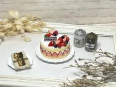 ミニチュアスイーツ♡ベリーミックスフレジェ♡白♡樹脂粘土♡ケーキ♡ミニチュア