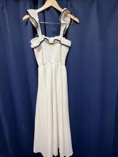 フリル付きホワイトキャミソールワンピース