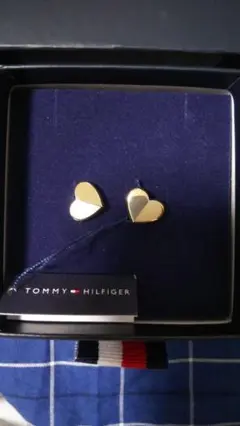 TOMMY HILFIGER ハート型ピアス箱付き新品未使用！