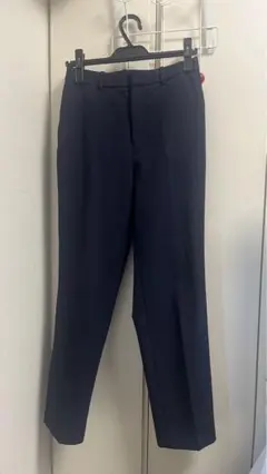 ユニクロ　感動パンツスリム　オフィスパンツ