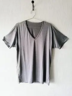 UNIQLO グレー Vネック Tシャツ