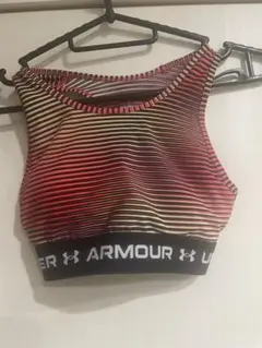 Under Armour ノースリーブ クロップトップ 赤黒ストライプ