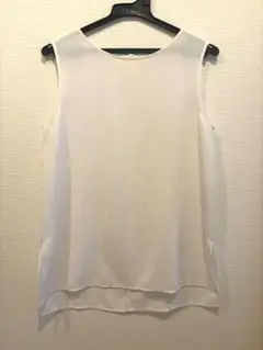 UNIQLO ノースリーブ白