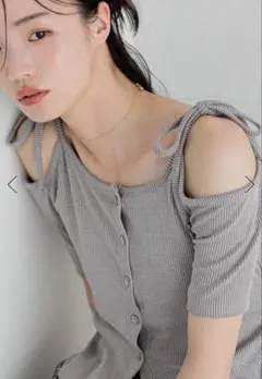 リボンオフショルカットTEE