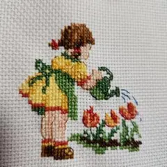 クロスステッチ完成品　水やりをする少女