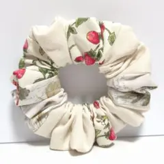 アイボリー系　シュシュ　ハンドメイド　シンプル