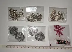 金属製アルファベットチャームとハート型パーツセット