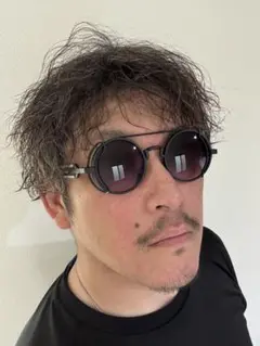 【オシャレアイテム】ラウンドサングラス ブラック パープルレンズ