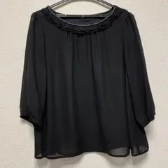 ブラック フリルネック バルーンスリーブ トップス