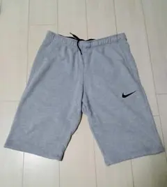 Nike グレー ショートパンツ