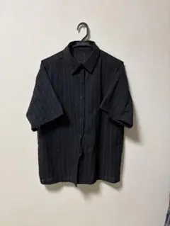 黒ストライプ半袖シャツ