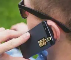 スマートフォンに張るだけで電波の受送信をアップ！電波増強シール1枚
