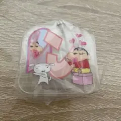 ガチャガチャ クレヨンしんちゃん アクリルロゴチャーム ン