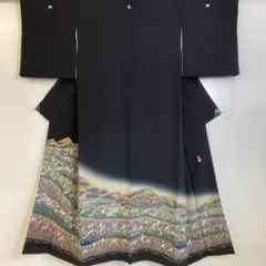 【春】10771m 着物 黒留袖 五つ紋 遠山に沢山の鳥文様 木・松文様 作家物