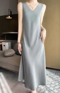 ノースリーブ薄グレーグリーンVネックロングワンピース　アセテート　シルキー