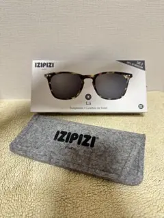 IZIPIZI めがねケース　箱あり