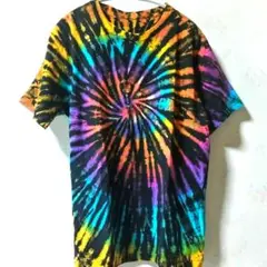 タイダイエスニックTシャツ　黒 & カラフル　放射状の絞り染