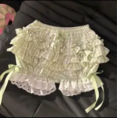 フリル付きグリーンチェックショートパンツ