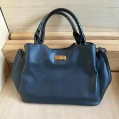 中古品、ご婦人のハンドバッグ、大人っぽい黒い革