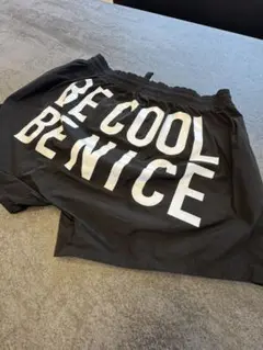 DSQUARED2 ブラックショートパンツ BE COOL BE NICE