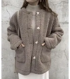 blate ニュアンスノーカラーボアショートコート