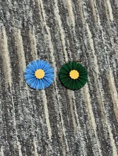 緑と黄色のロゼット & 青と黄色のロゼット