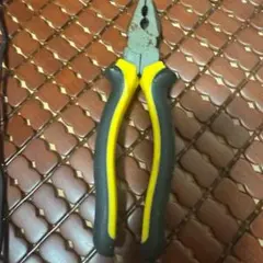 電工ペンチ 黒と黄色2