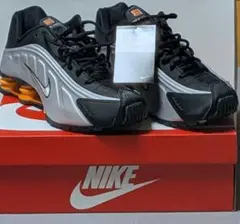 新品未使用　Nike SHOX R4 ブラック/シルバー/オレンジ