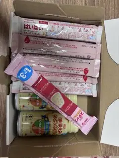 はいはい試供品24本、ほほえみミルク缶200ml、おまけ
