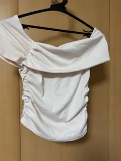 オフショルダー アイボリー 韓国 トップス