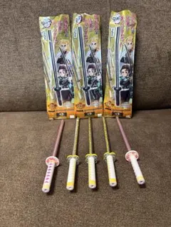 新品、鬼滅の刃　日輪刀　型鉛筆＆キャップ　善逸/カナヲ　５本セット